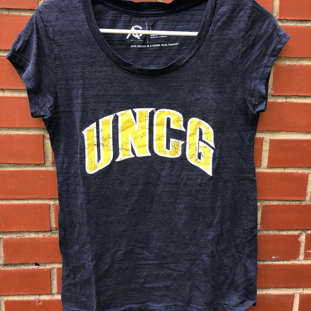 UNCG Deep V-Neck Size L